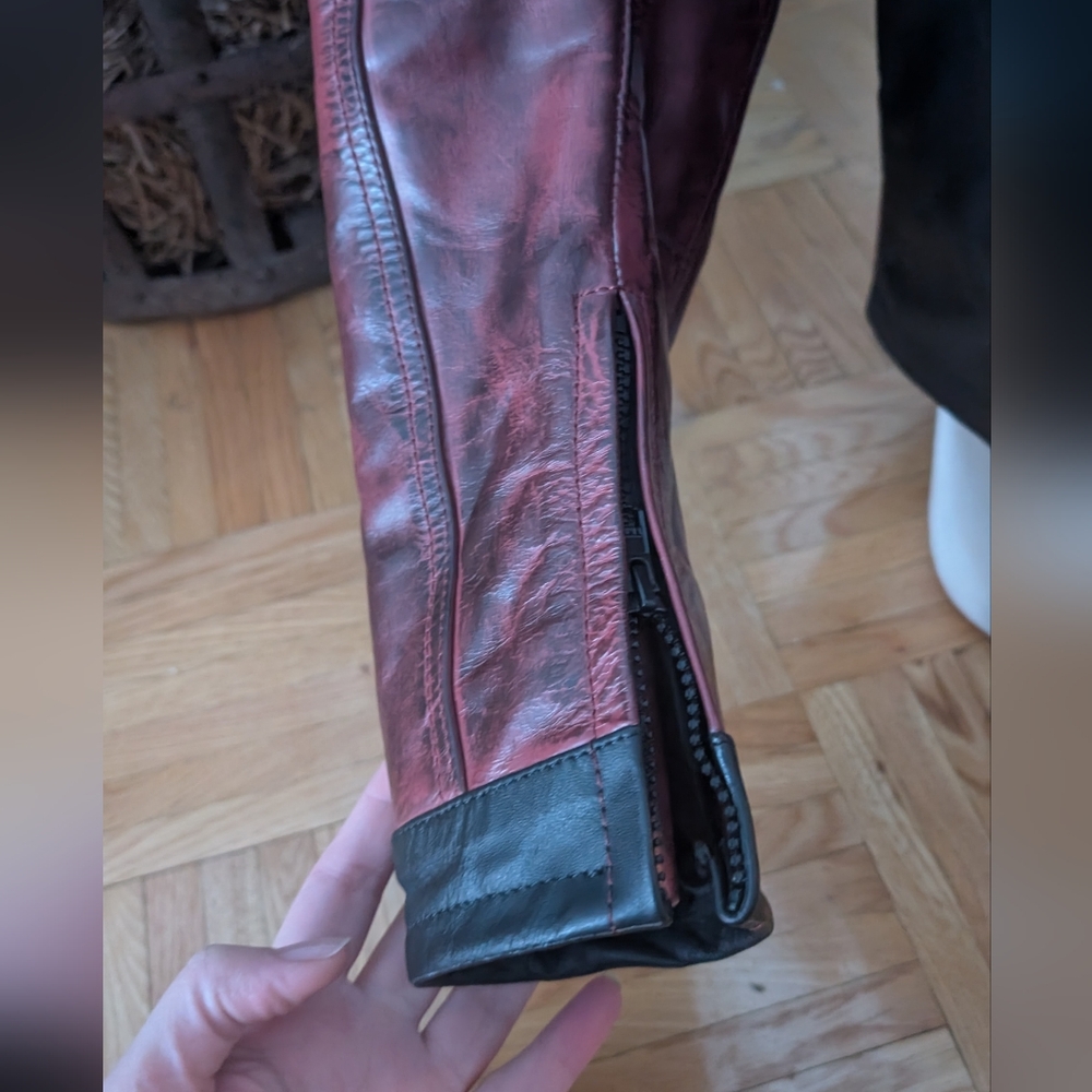 Men's Deadpool Red and Black Leather Style Jacket - Picture 4 of 7